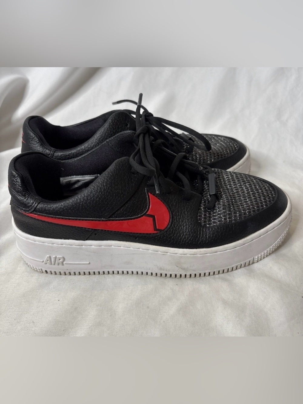 Nike Air Force 1 Sage Low Valentines Womens 8 Black Red
CU4759-001 Shoes